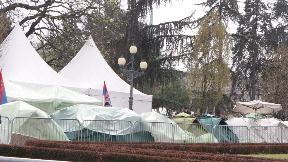 Zamoliću da se sklone šatori